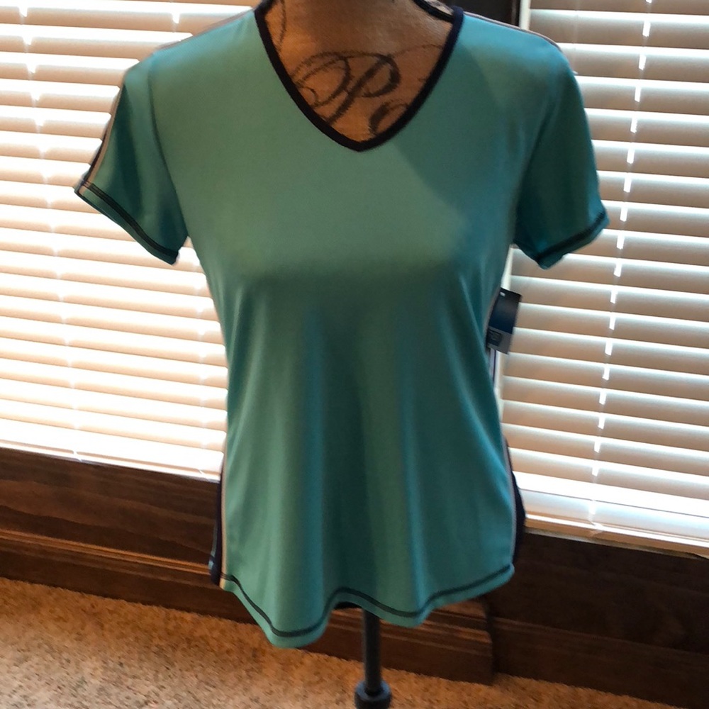 SB Active V Neck Top Size Medium